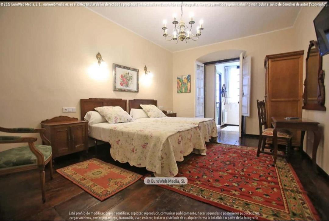 Hotel Palacio Carlos I Villaviciosa  Esterno foto